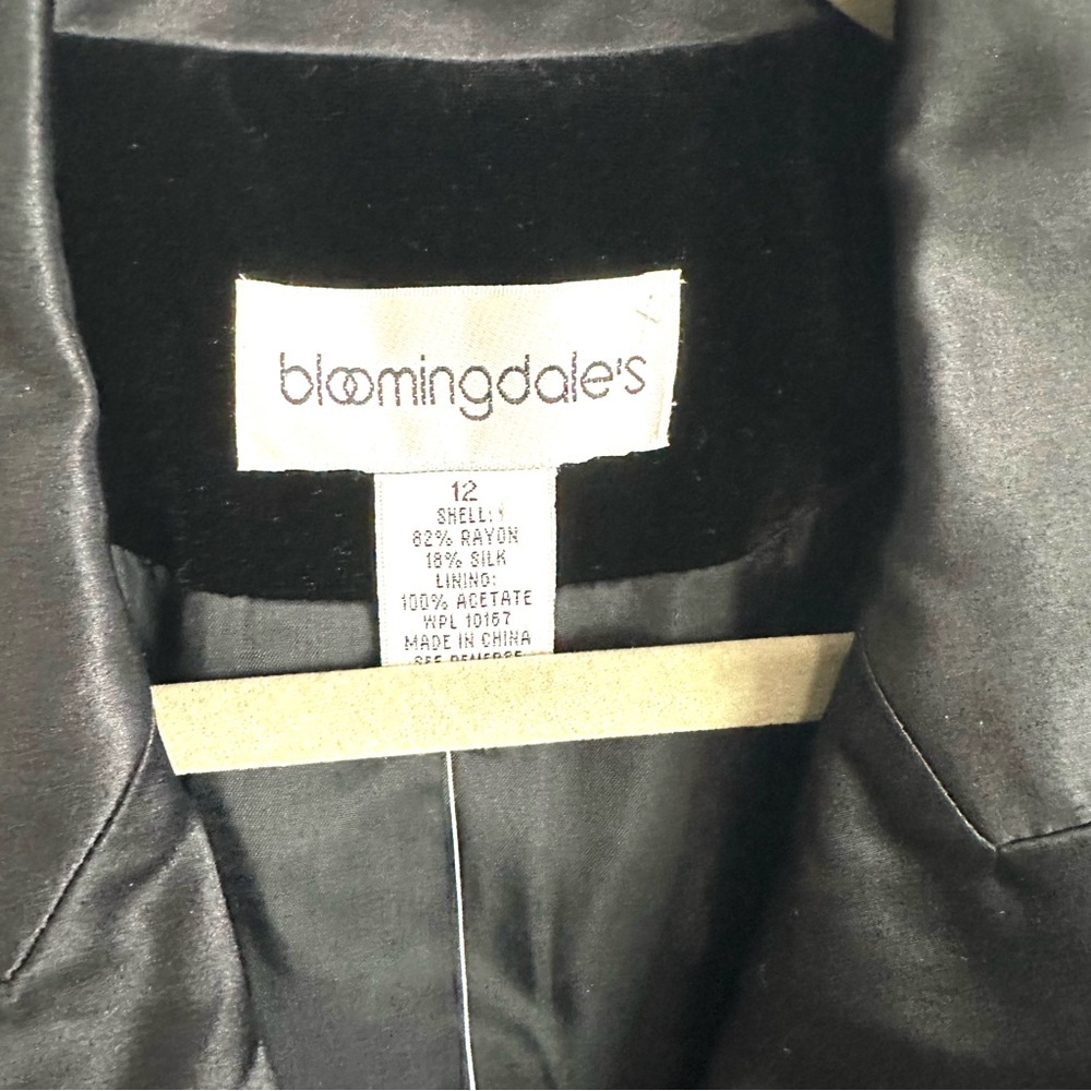 Bloomingdale’s Velvet Tuxedo Jacket - Picture 3 of 4